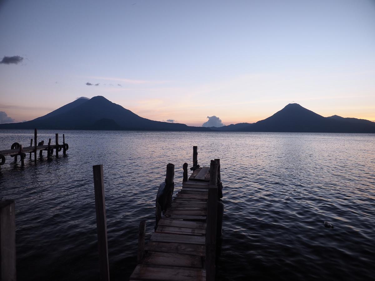 Victorias Hotel Panajachel Bagian luar foto
