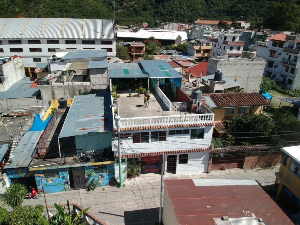 Victorias Hotel Panajachel Bagian luar foto