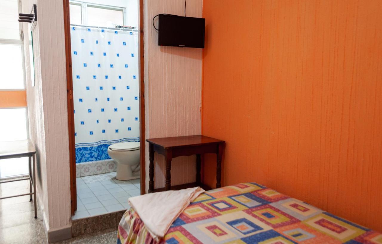 Victorias Hotel Panajachel Bagian luar foto