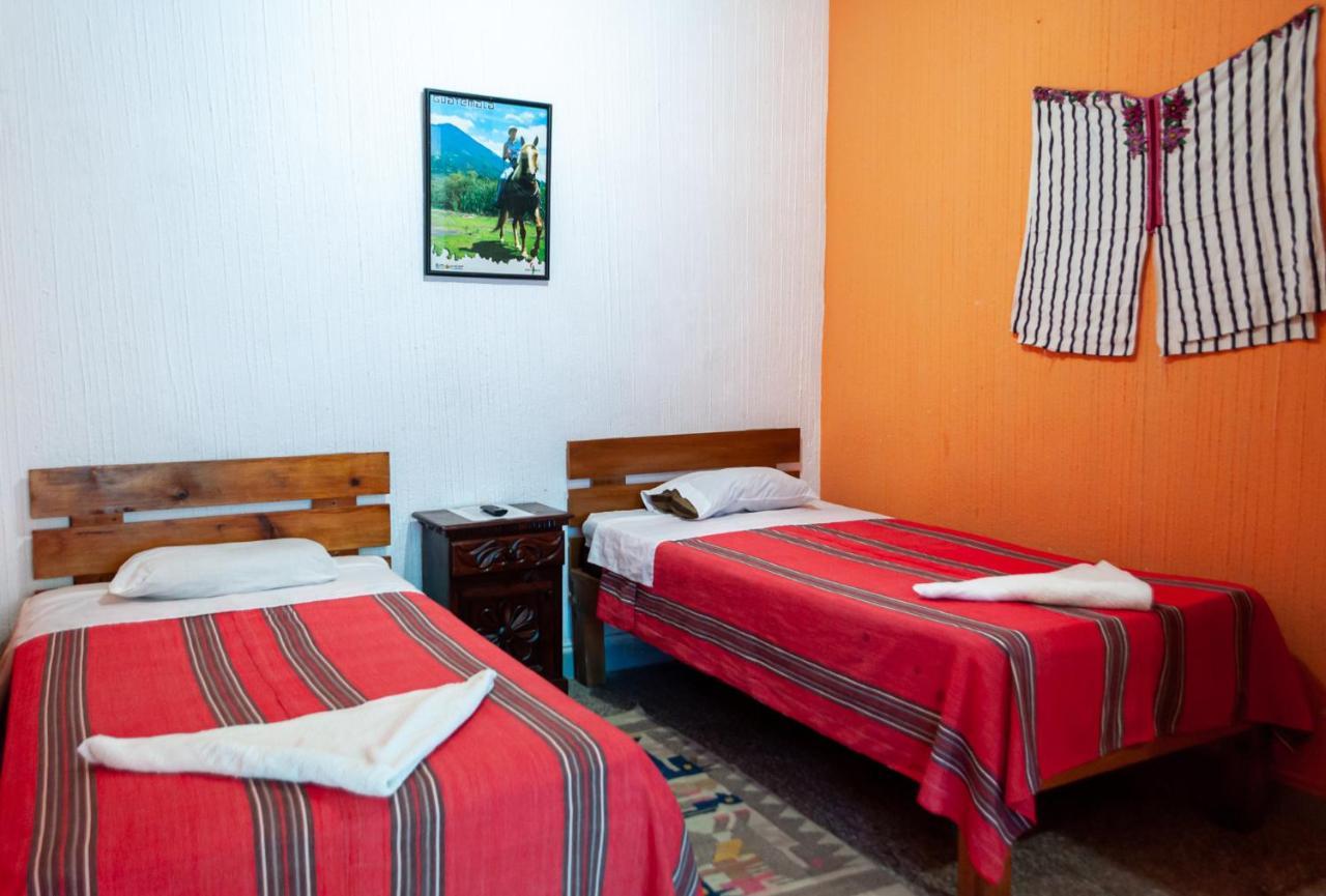 Victorias Hotel Panajachel Bagian luar foto