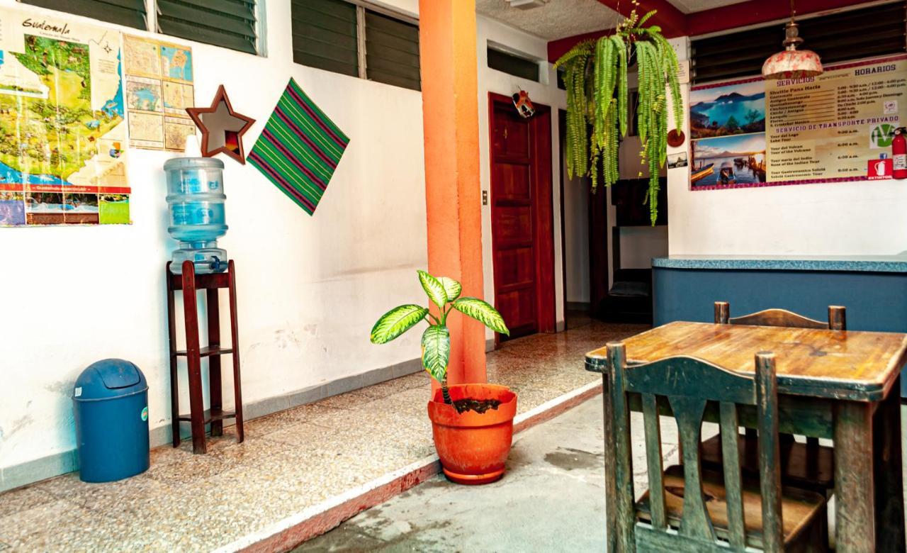 Victorias Hotel Panajachel Bagian luar foto