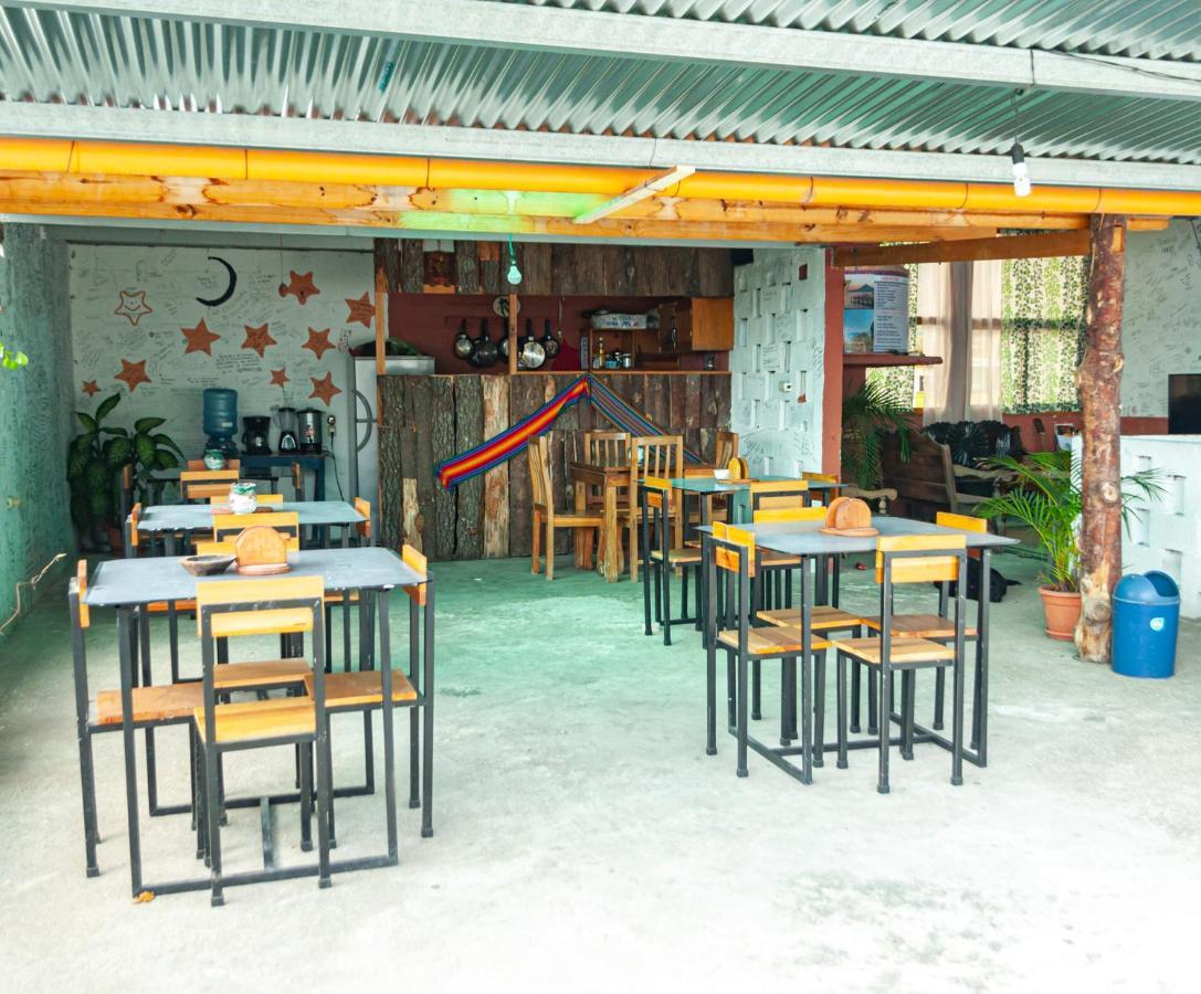 Victorias Hotel Panajachel Bagian luar foto